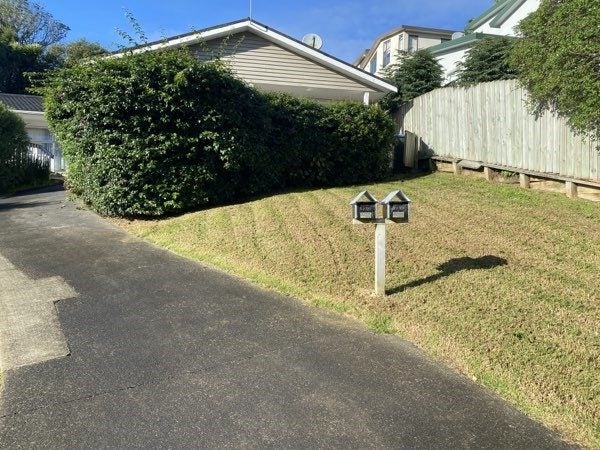 1/10 Stephen Lysnar Place, Hillsborough, Auckland - Carousel 1