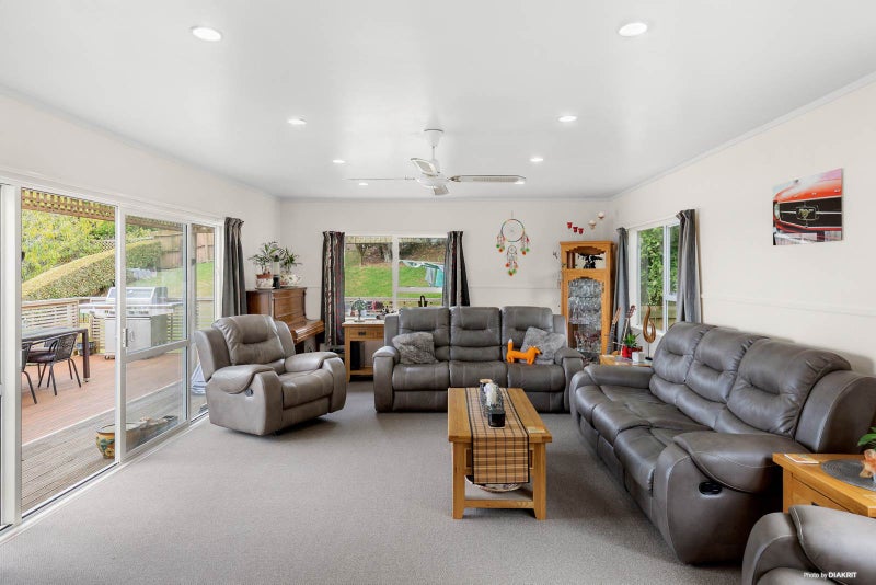 7 Cypress Place, Sunnynook, Auckland - Carousel 2