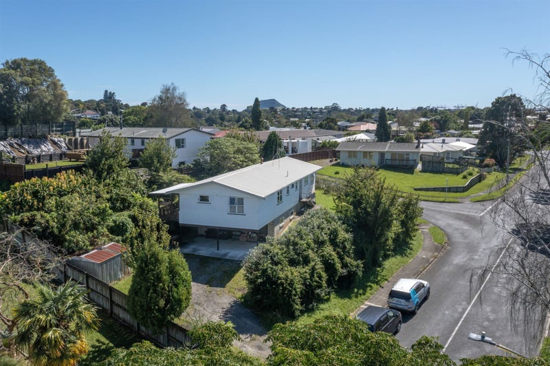 2 Grosmont Terrace, Brookfield, Tauranga - Carousel 2