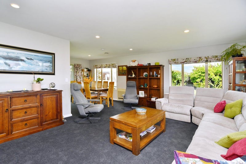 44 Panckhurst Drive, Woodend, Woodend - Carousel 2