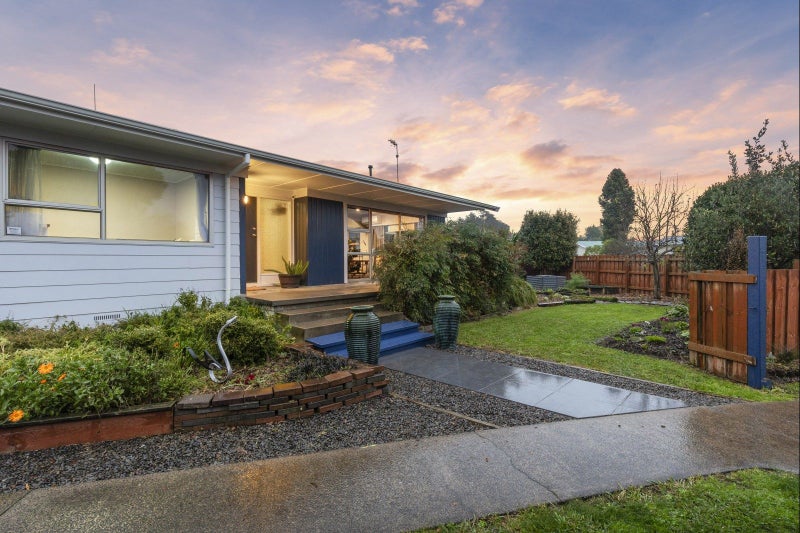 27 Lethborg Street, Dinsdale, Hamilton - Carousel 1