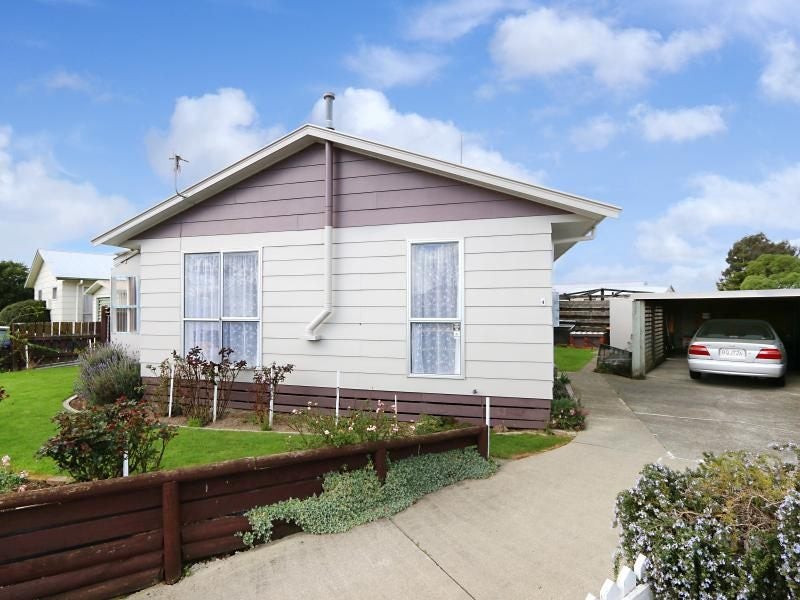 4 Suzanne Grove, Kelvin Grove, Palmerston North - Carousel 1