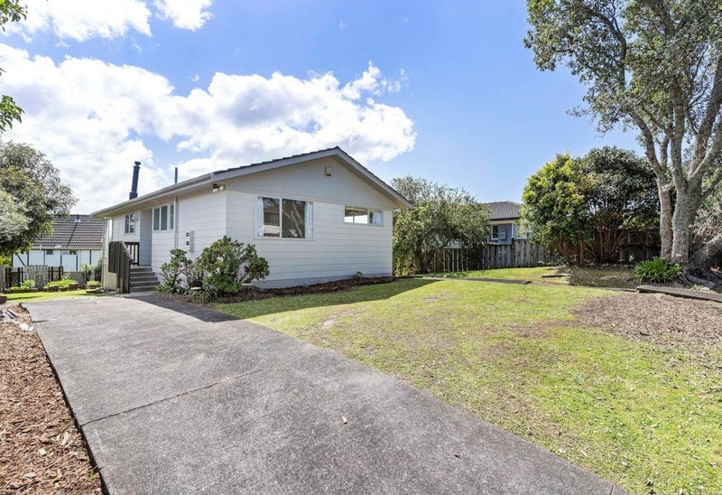 13 Tree View Avenue, Glenfield, Auckland - Carousel 1