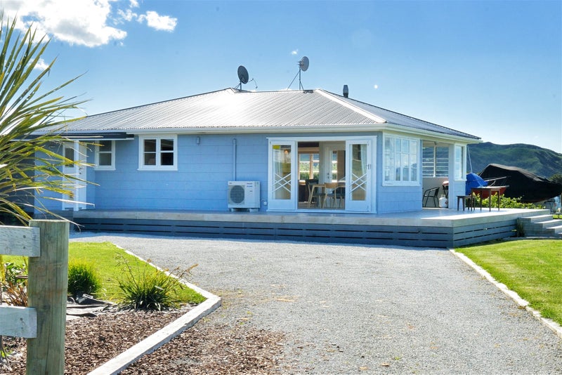 9 Browns Rise, MAHIA, NUHAKA - Carousel 1