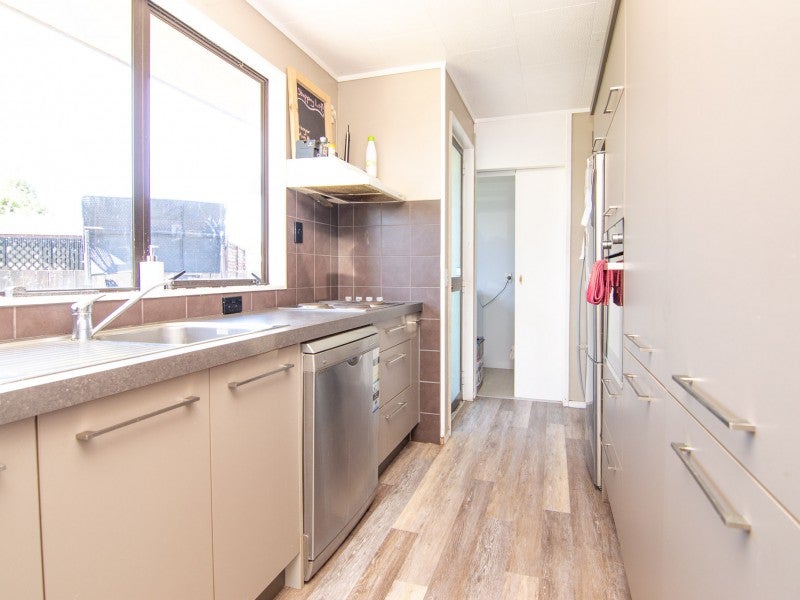 8 Newton Place, Westbrook, Palmerston North - Carousel 2