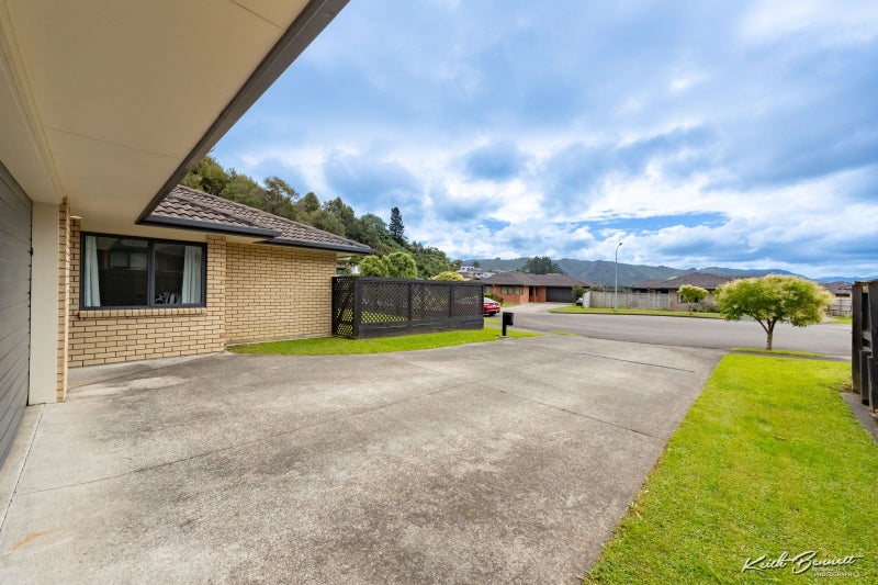4 Boleyn Close, Kingsley Heights, Upper Hutt - Carousel 2