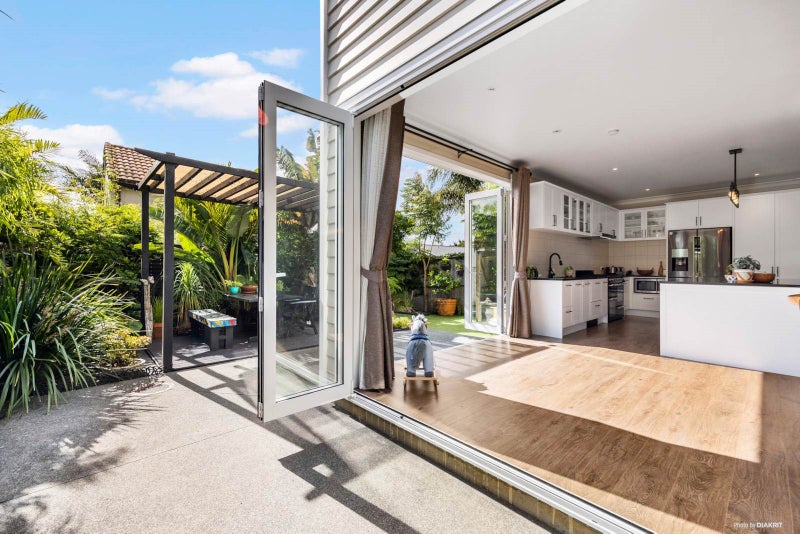 30 Riddell Road, Glendowie, Auckland - Carousel 2