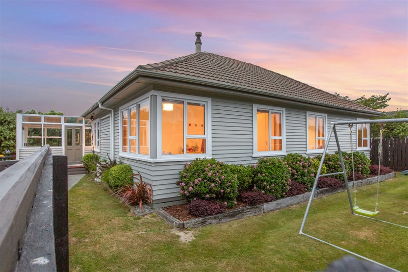 40 Bodmin Terrace, Camborne, Porirua - Carousel 1