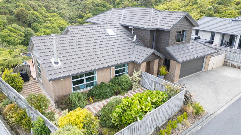 9 Cabbage Tree Grove, Woodridge, Wellington - Carousel 1