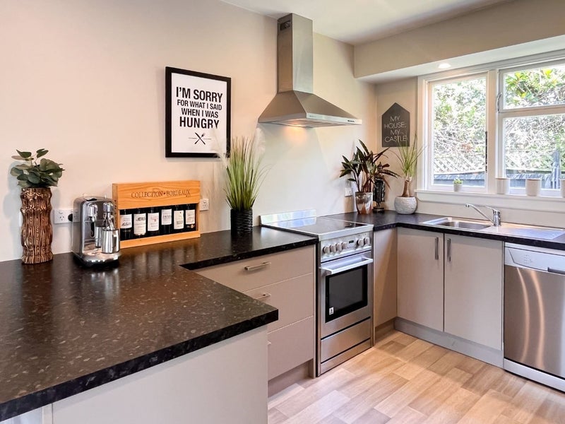 2 Roscoe Street, Saint Martins, Christchurch - Carousel 2