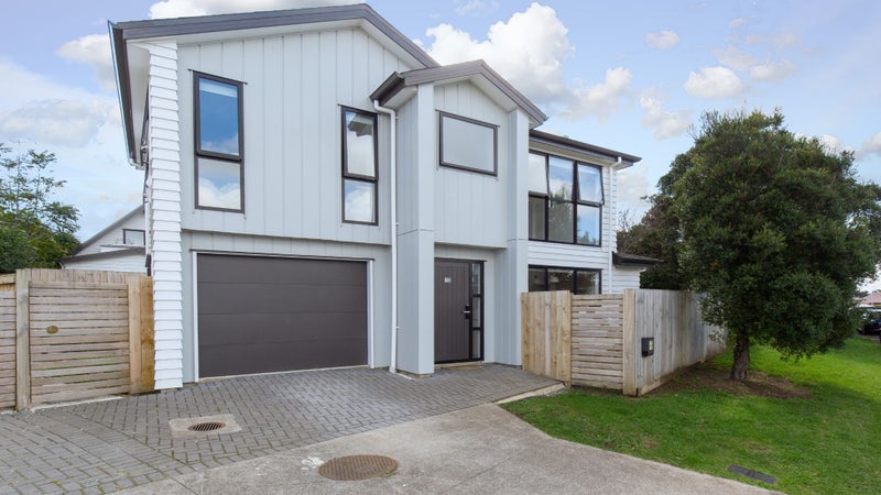 12 Finn Place, Panmure, Auckland - Carousel 1
