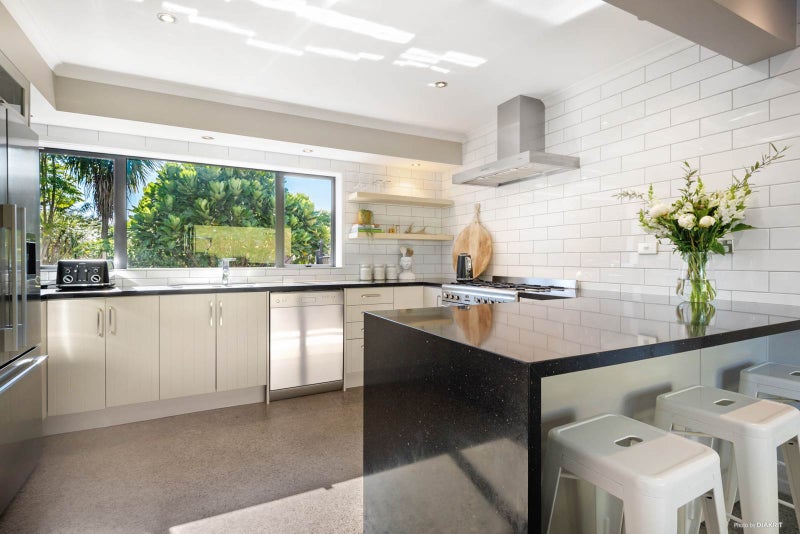 12 Mahoe Glade, Patumahoe, Pukekohe - Carousel 1