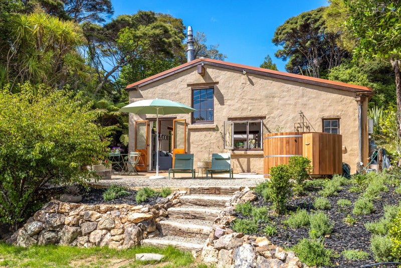 21 Te Makiri Road, Onetangi, Waiheke Island - Carousel 1