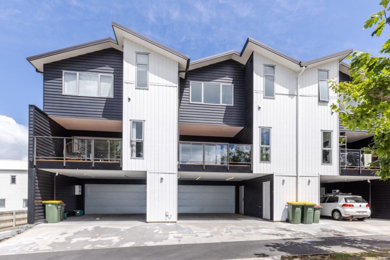 2/14 Hammond Street, Hamilton Central, Hamilton - Carousel 1