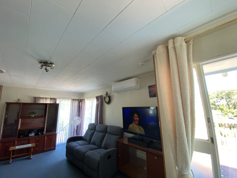 19 Contessa Drive, Glenfield, Auckland - Carousel 2