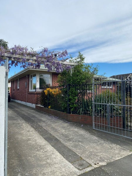 16 Middlepark Road, Sockburn, Christchurch - Carousel 1