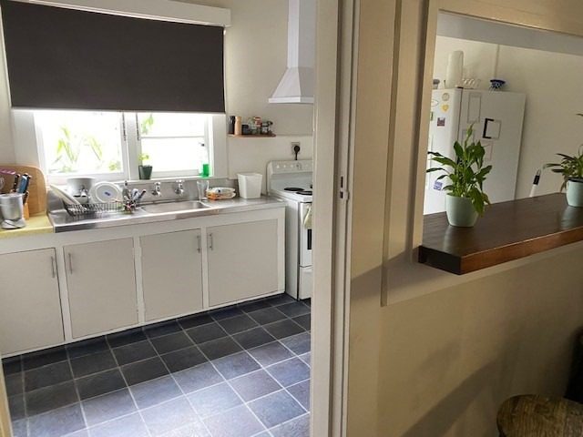 1100 Karamu Road North, Mayfair, Hastings - Carousel 1