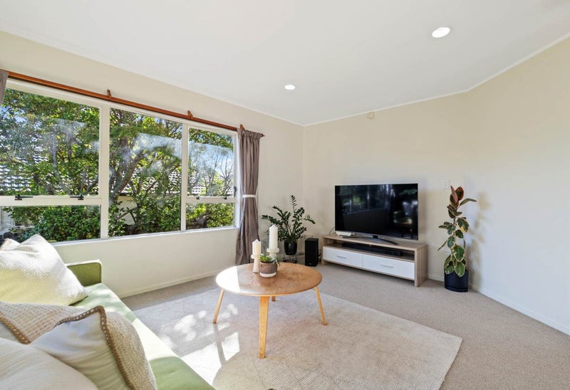 4 Bluebird Crescent, Unsworth Heights, Auckland - Carousel 2