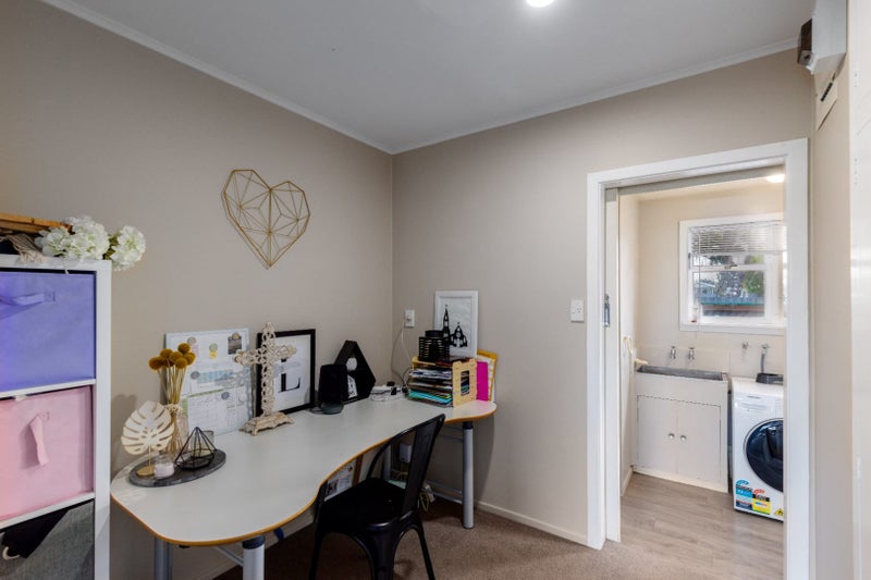 15 Tralee Place, Bishopdale, Christchurch - Carousel 2