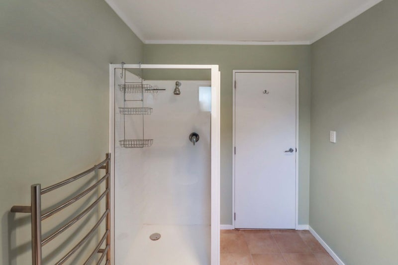 12 Waikare Avenue, Waiwhetu, Lower Hutt - Carousel 6