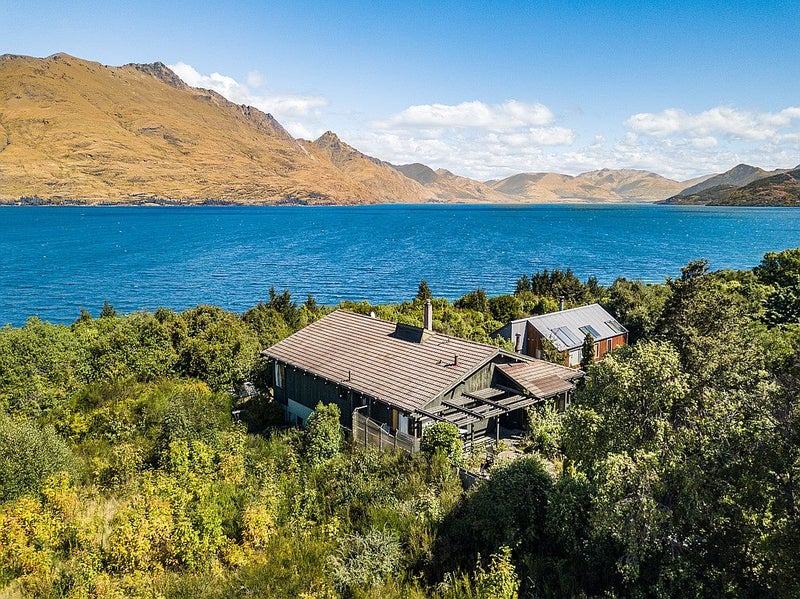 26 Cedar Drive, Kelvin Heights, Queenstown - Carousel 1