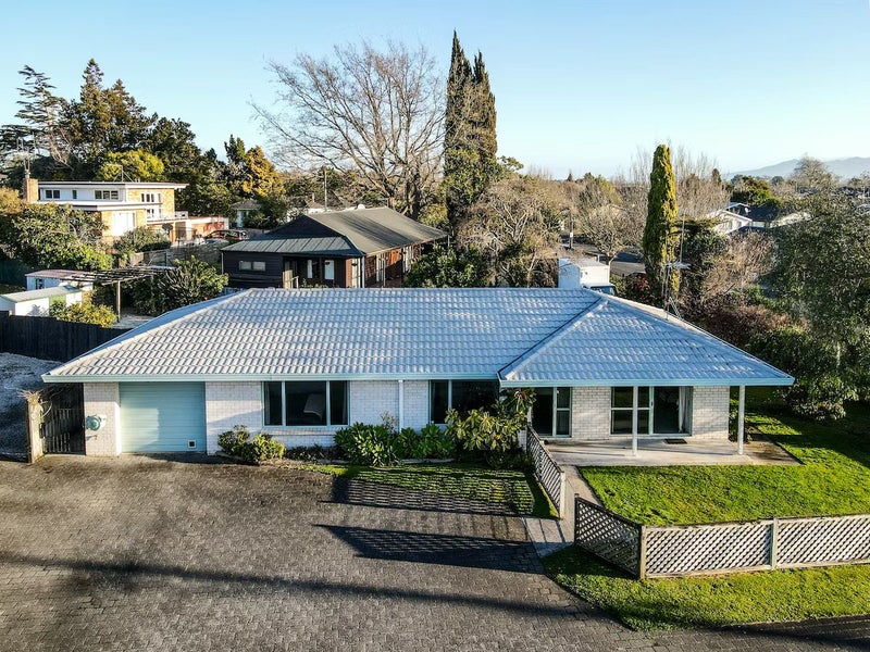 1B Saxbys Road, Glenview, Hamilton - Carousel 1