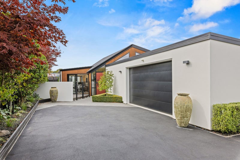 15 St Andrews Square, Strowan, Christchurch - Carousel 1