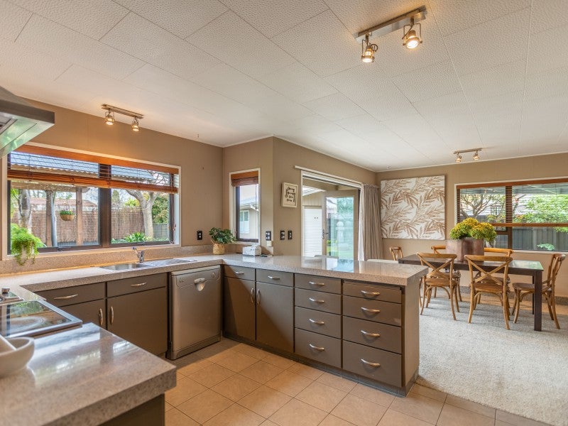 9 Cardiff Place, Tamatea, Napier - Carousel 1