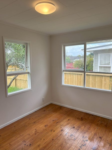 12 Burbridge Road, Favona, Auckland - Carousel 2