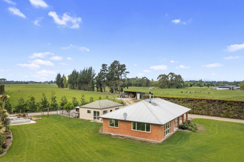 32 Bramleys Road, Flaxton - Carousel 2