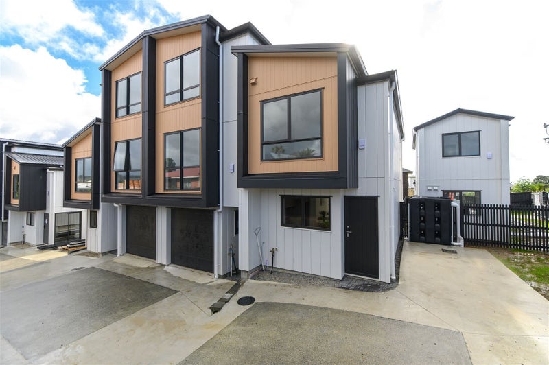 9/11 Scanlen Terrace, Kelston, Auckland - Carousel 2