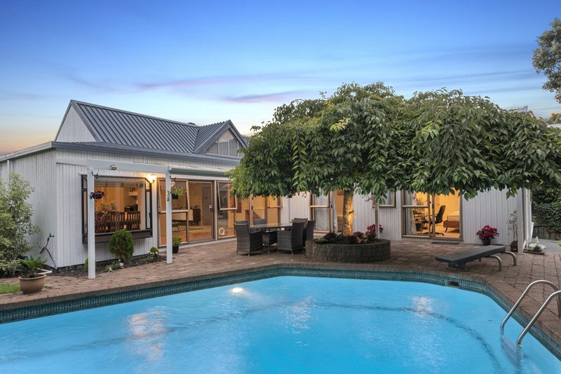 10 Oban Road, Browns Bay, Auckland - Carousel 1