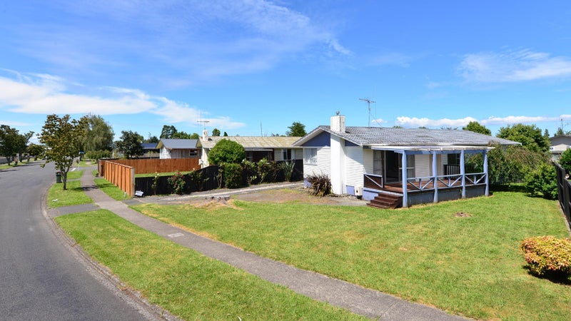 23 Rhonda Avenue, Deanwell, Hamilton - Carousel 1