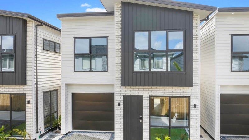 27B Watson Place, Papatoetoe, Auckland - Carousel 1