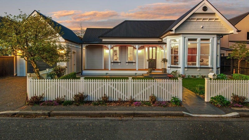 75 Holly Road, St Albans, Christchurch - Carousel 1