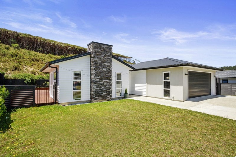 37 Brian Morgan Terrace, Wainuiomata, Lower Hutt - Carousel 1