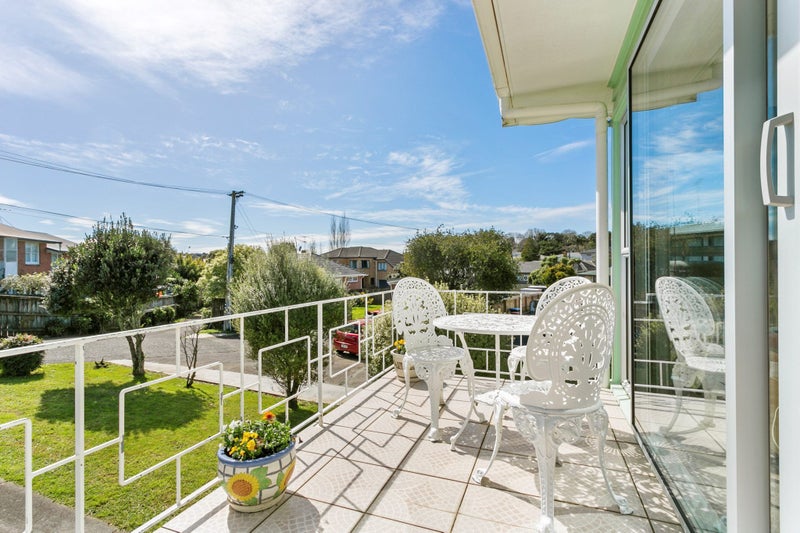 13 Camellia Place, Mount Roskill, Auckland - Carousel 2