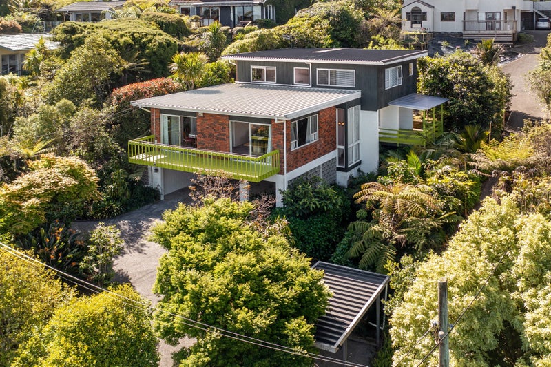 21 Parr Terrace, Castor Bay, Auckland - Carousel 2
