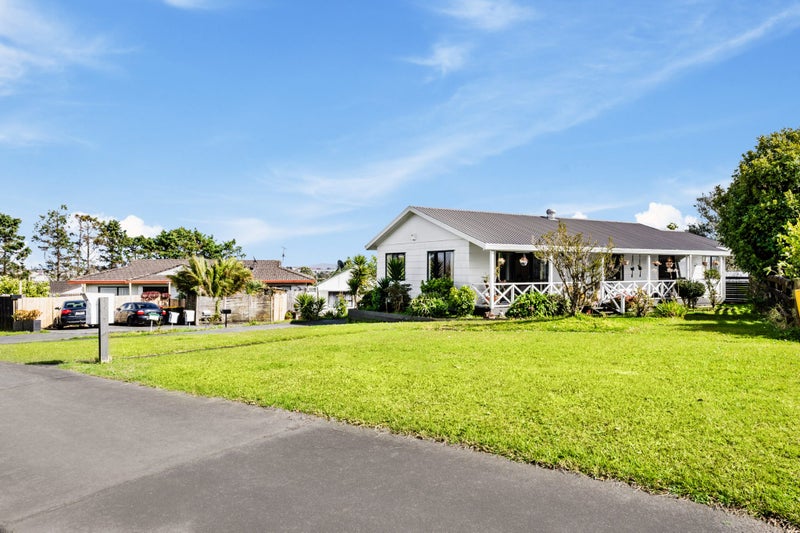 11 Crail Court, Totara Heights, Auckland - Carousel 2