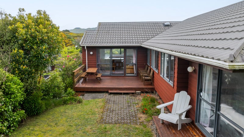 5 Longmont Terrace, Churton Park, Wellington - Carousel 1