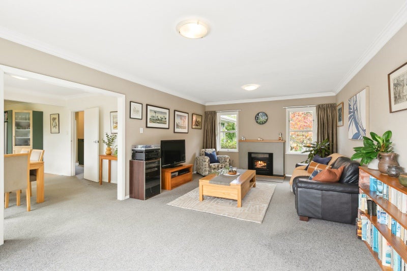 8 St Johns Terrace, Tawa, Wellington - Carousel 2