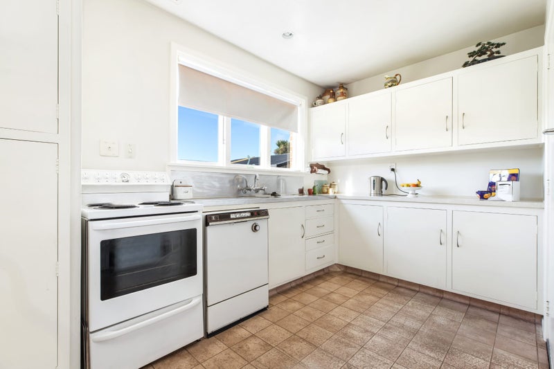 26 Sevenoaks Drive, Bryndwr, Christchurch - Carousel 2