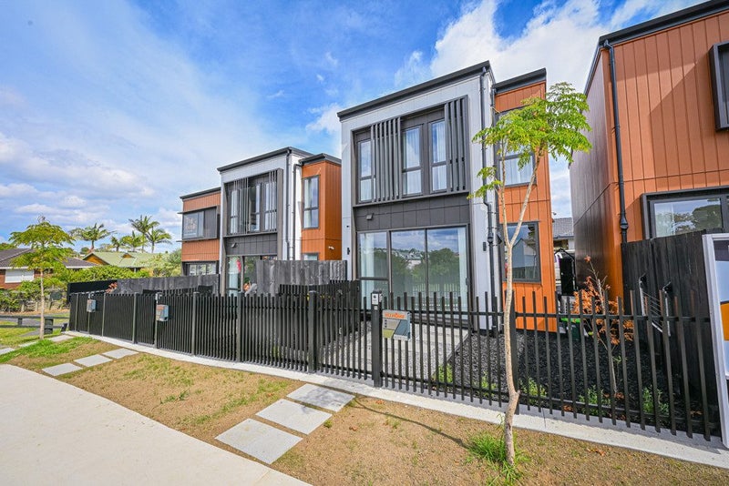 89B Whitford Road, Botany Downs, Auckland - Carousel 1