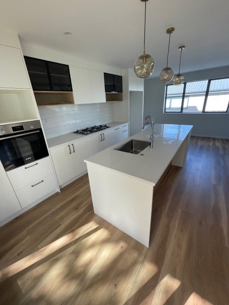 5D Lavery Place, Sunnynook, Auckland - Carousel 2