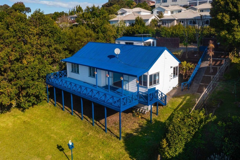 13 Trias Road, Totara Vale, Auckland - Carousel 1