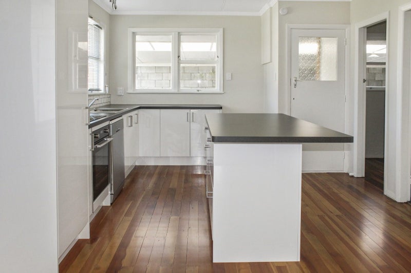 5 Sutherland Crescent, Westbrook, Palmerston North - Carousel 2