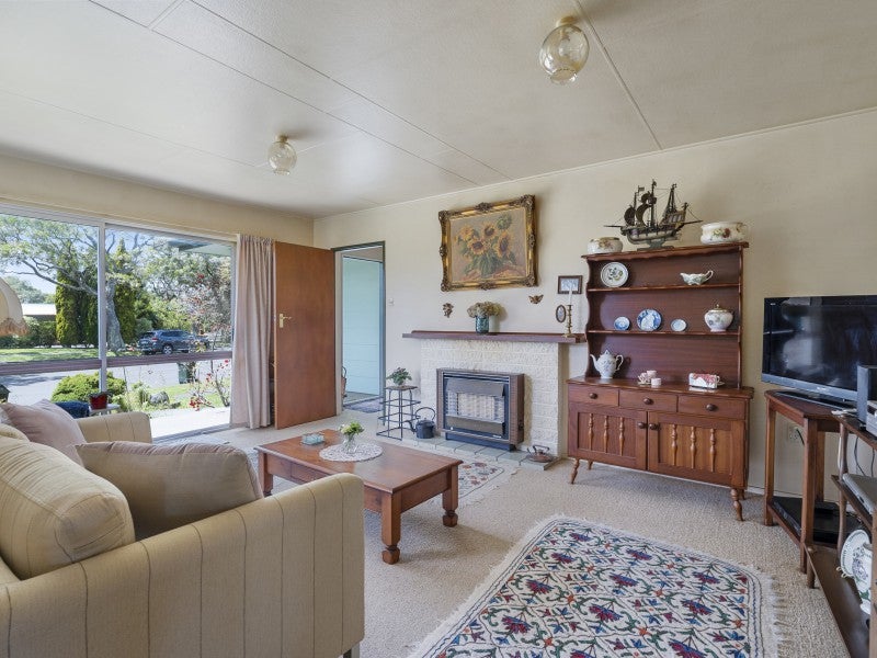 7 Otira Place, Awapuni, Palmerston North - Carousel 2