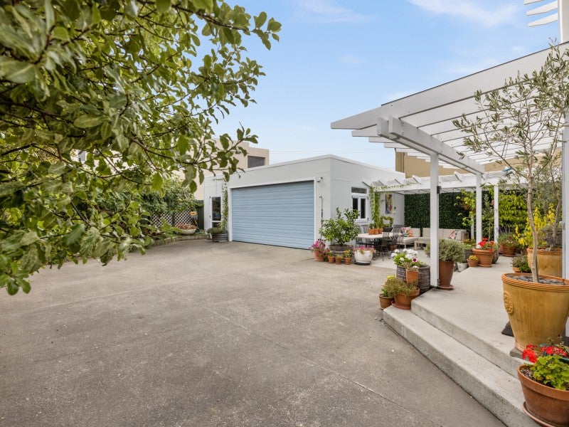 17 Meeanee Quay, Westshore, Napier - Carousel 25