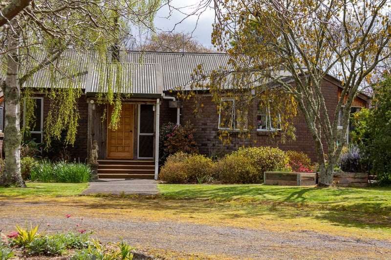 48 Loop Line, Masterton - Carousel 1