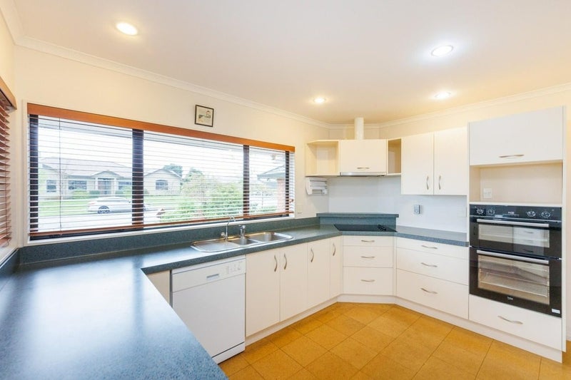 31 Johnstone Drive, Fitzherbert, Palmerston North - Carousel 2